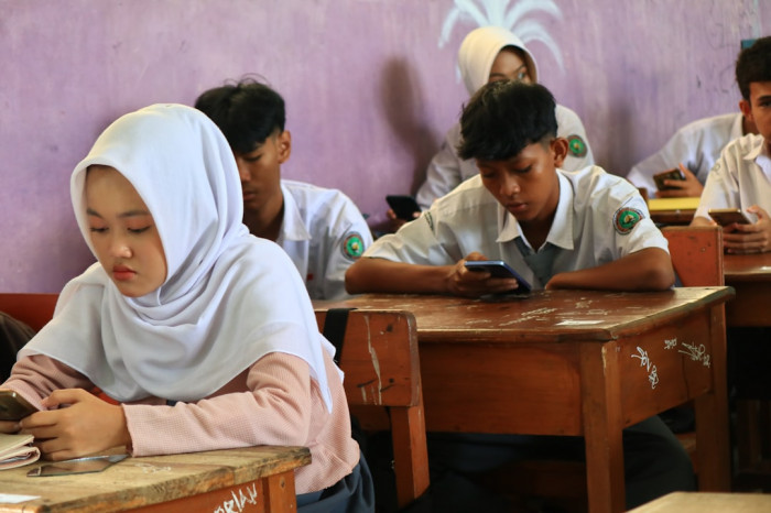 11. Sınıf İngilizce Cem Yayınları